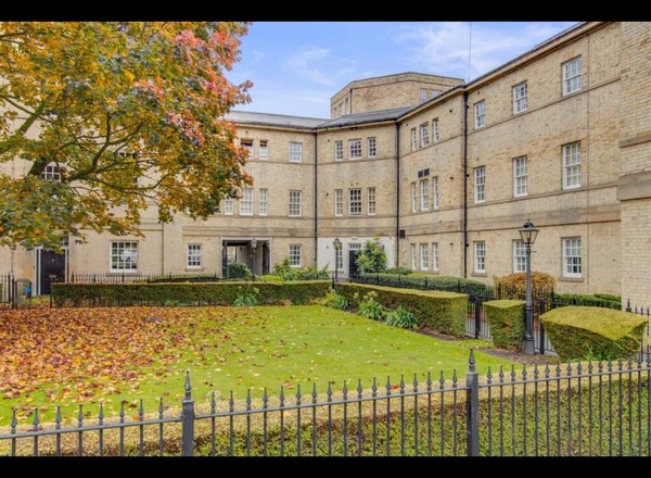 2 Bedroom Top Floor Apartment Opposite Pinderfields Hospital Wakefield WF1