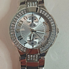 Reloj para dama Guess WaterPro redondo multifunción cristal acentuado U12003L1