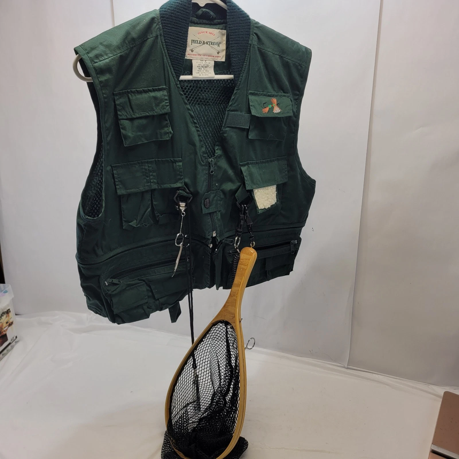 Field & Stream Size Medium Green Fishing Vest Fishing Equipment!