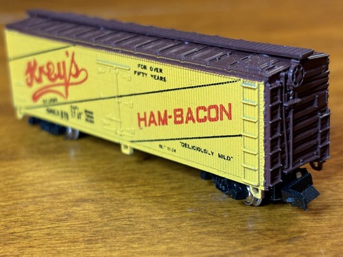 N Scale Con-Cor KREY'S HAM-BACON ST. LOUIS QREX 879 REEFER CAR - Picture 3 of 8