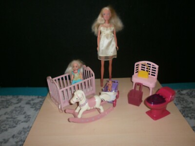 Barbie  + Kinder +Kinderzimmermöbel+ Wiege +Schaukelpferd +Simba+ Konvolut