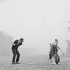 Gary Player using a John Letters golfbag UK, 1966 OLD PHOTO