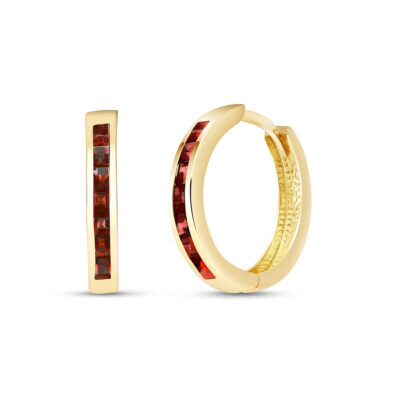 14K. MASSIVER GOLD CREOLEN HUGGIE OHRRING MIT GRANATEN