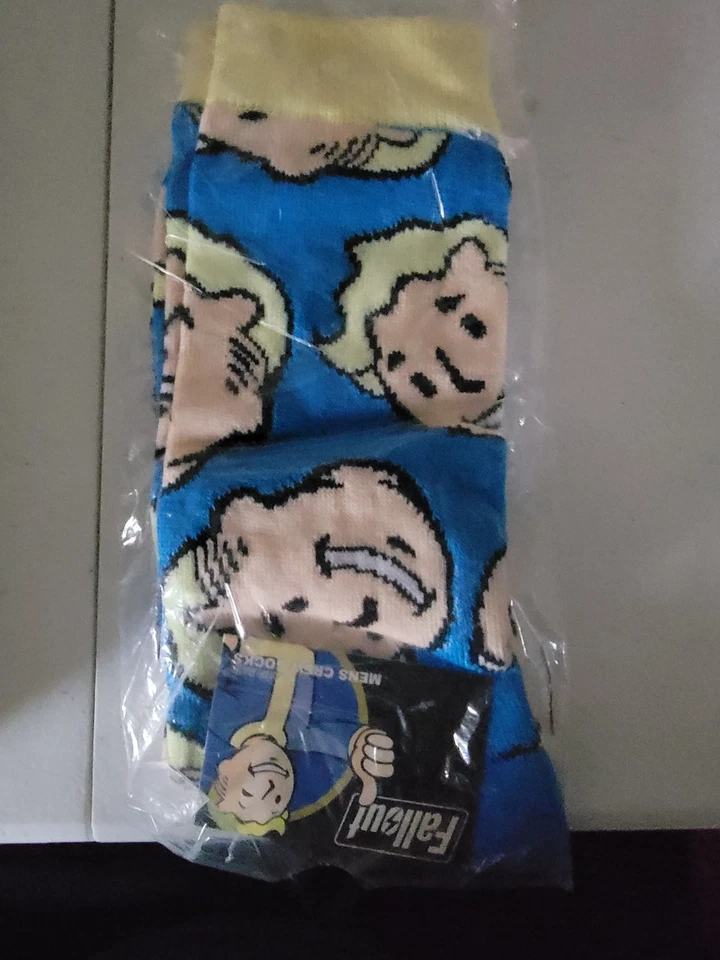 Xbox One Fallout 4 Best Buy Gold Bundle  Box, Game, And Socks Included. View Pic - Image 3 of 4