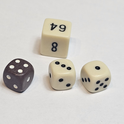 4 Backgammon White & Brown Dice Replacement Pieces Vintage Doubling 