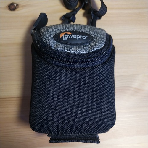 Lowepro D-RES 8 S Compact Digital Camera Pouch - very good condition - Picture 2 of 9