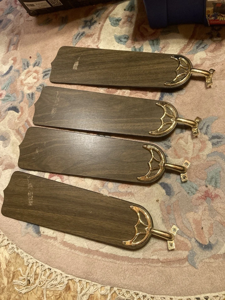 RARO JUEGO DE ASPAS DE VENTILADOR DE TECHO CON PLANTILLA VINTAGE CON DISEÑO ORNAMENTADO Foto 4 de 4