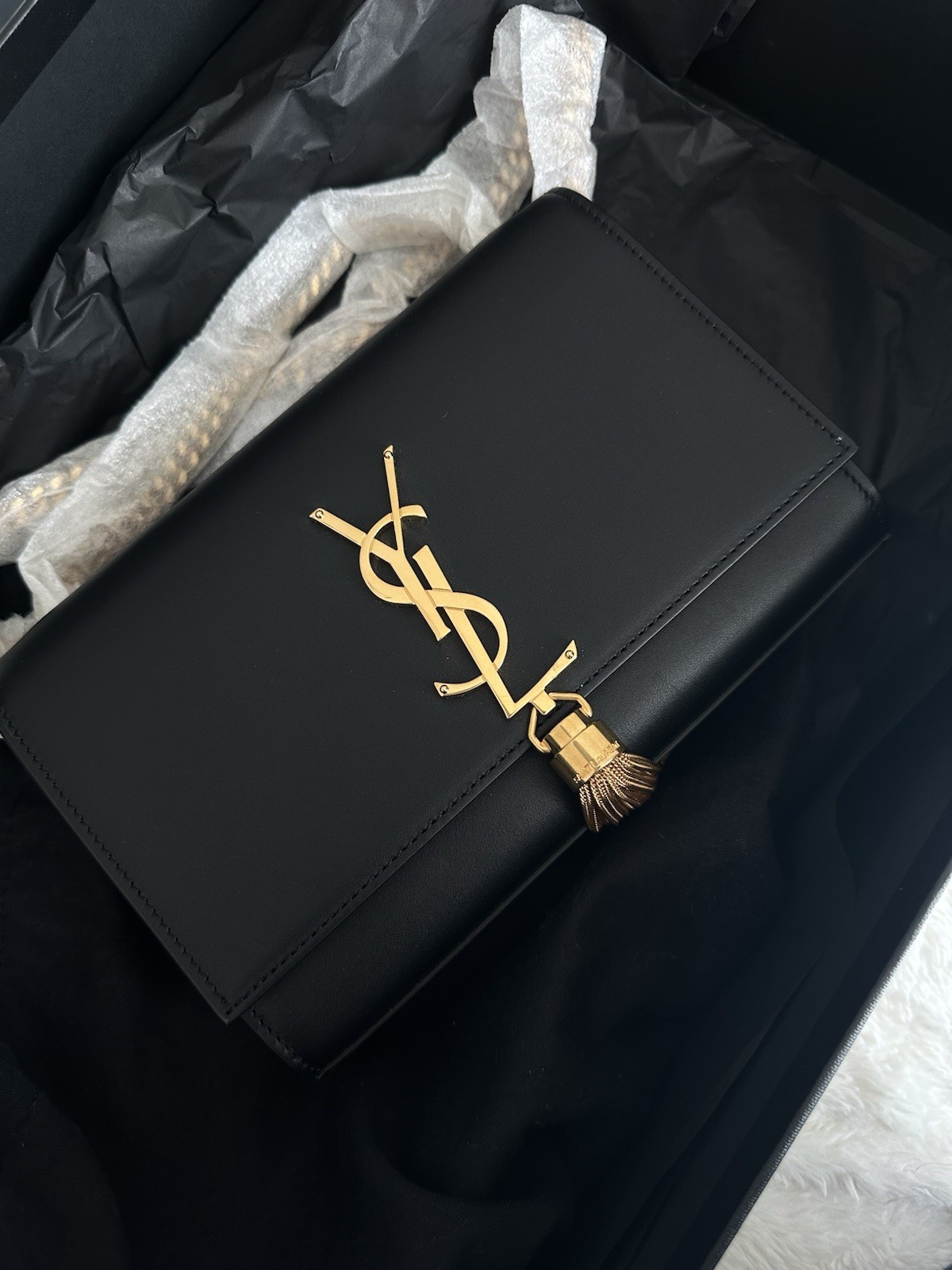 Borsa a tracolla Saint Laurent in pelle nera piccola Kate nappa catena oro prezzo al pubblico consigliato $2400