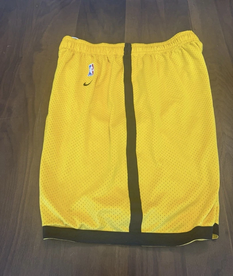 Pantalones cortos de baloncesto Nike Los Angeles Lakers Rewind 1949 Foto 3 de 4