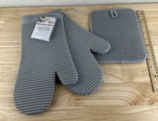 Kitchen Aid Silicone Oven Mitts Set of 2 & Pot Holder Gray Ribbed Heat Resistant