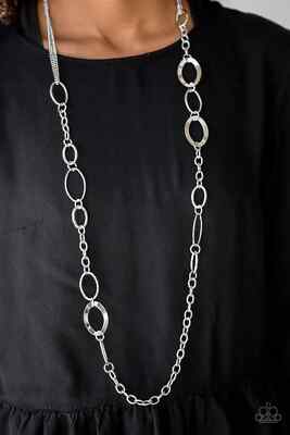 Paparazzi ''Chain Cadence'' Textured Silver Hoop & Chain Necklace