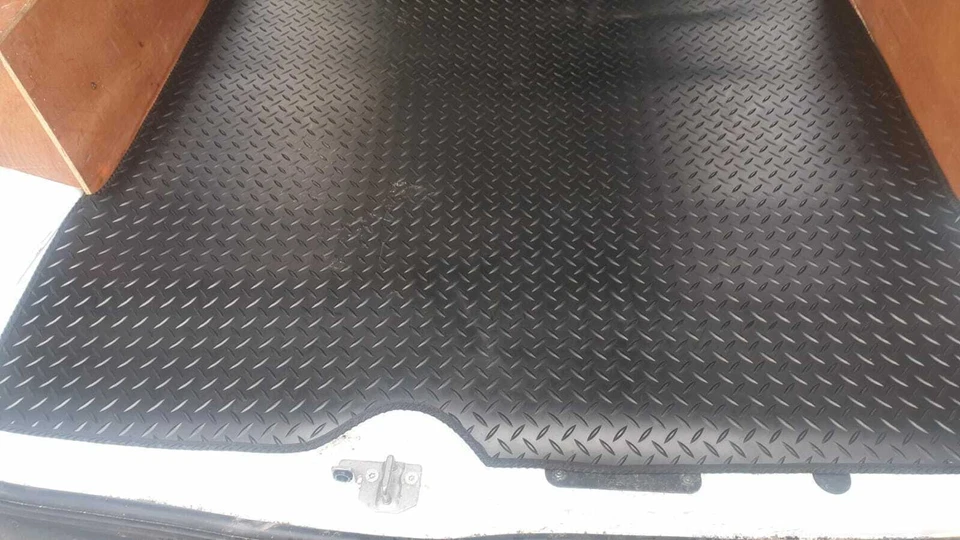 FORD TRANSIT CONNECT LWB 2014 Onwards TAILORED REAR RUBBER FLOOR MAT IN BLACK - Image 2 of 4