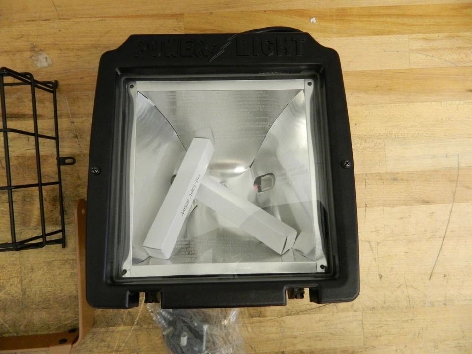 Southwire Halogen Brown Dock Light Articulated Wall Mounted L41HDSW - Image 2 of 4