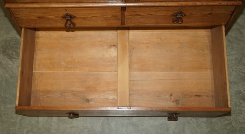 MEDIUM ANTIQUE VICTORIAN PINE HOUSEKEEPERS CUPBOARD WITH SLIDING LINEN SHELF - Picture 16 of 24