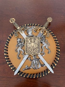 VINTAGE MCM COAT OF ARMS ROUND WALL PLAQUE DECOR DOUBLE SWORD EAGLE SHIELD
