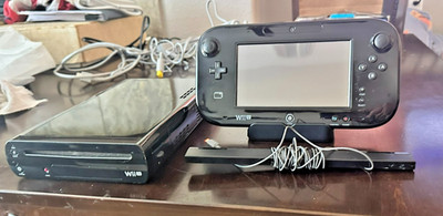 Nintendo Wii U 32GB Deluxe Set + 8 Games   Wind Waker HD, Smash, Mario 3D World