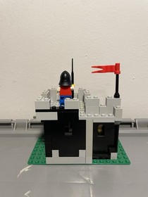 Lego Knights Set 6036 Skeleton Surprise - 1995 99% Complete Extra Minifigure Lot