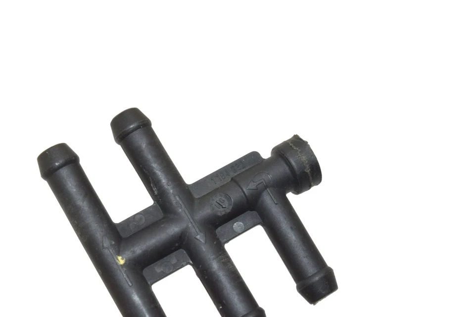 Used BMW E39 E38 730d M57 X5 E53 M57N Distribution Piece, Fuel Line 16121184632 - Image 3 of 4