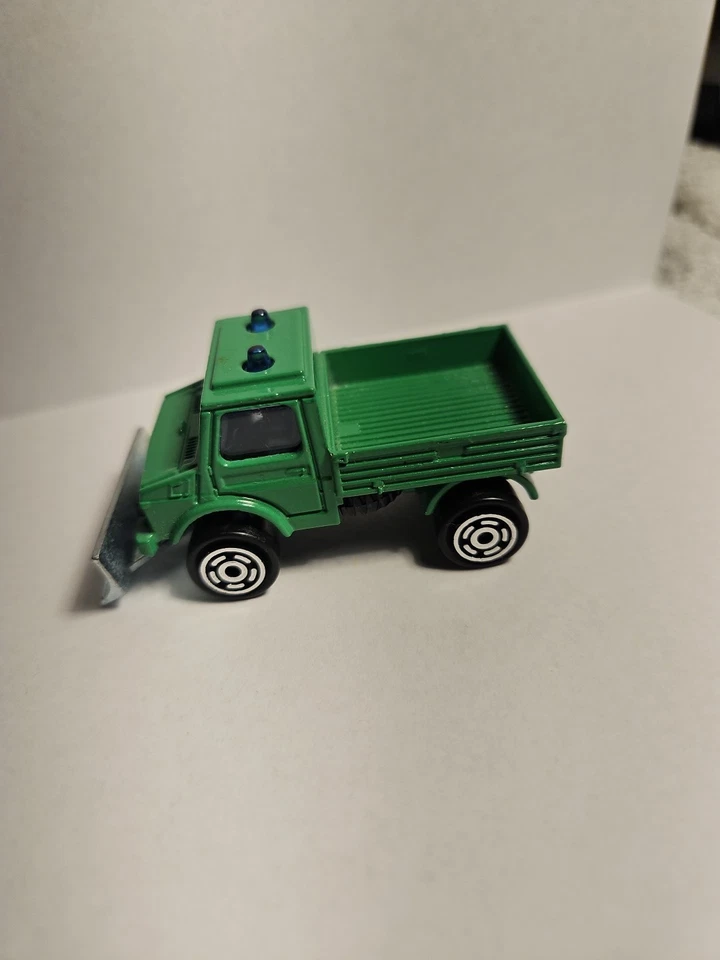 Majorette No.259 Unimog Green Blue Lights  Blue Tint Windshield Siver Plow... - Image 2 of 4