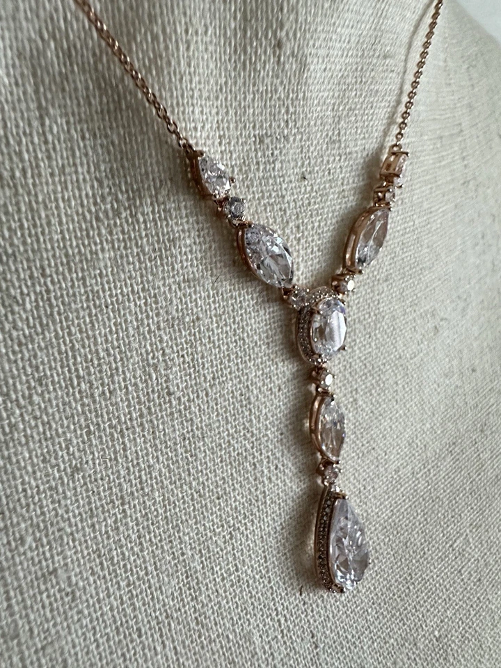 Collar Nadri Tono Oro Rosa con Colgante Lágrima Circonita Cúbica, Ajustable Foto 4 de 4