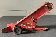 Vintage Pressed Steel Red Tonka Sandloader/Trailer Attachment