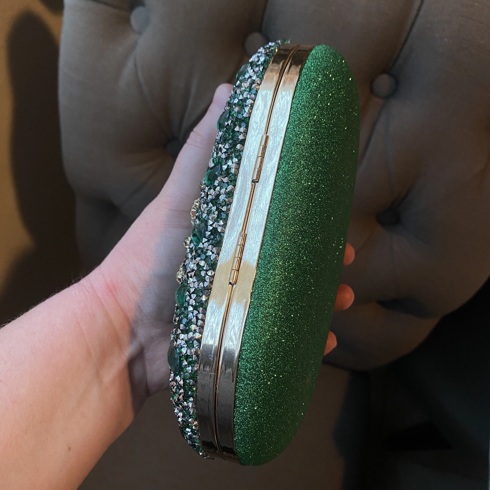 WANDLER Borsa a tracolla spilla ovale oro pochette glitter strass verde gemma