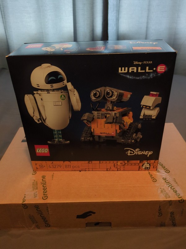 LEGO Disney Pixar 43279 Wall-E and Eve Building Set New & Sealed