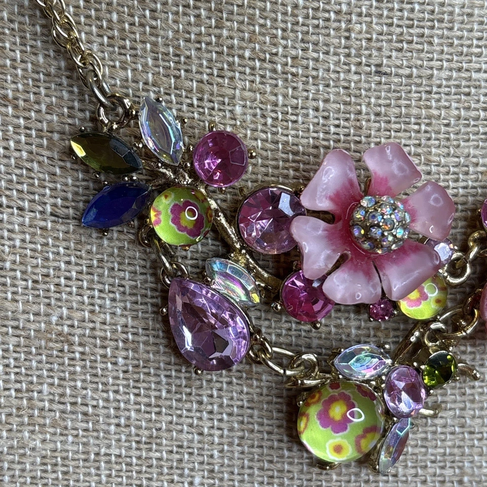 Collar Betsey Johnson Primavera Glamour Flor Insecto Lucita Rosa Mosca Cristal Foto 4 de 4
