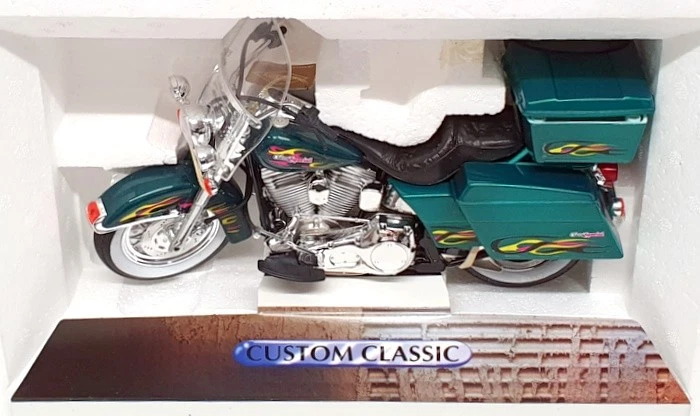 Guiloy 1/10 Scale 17507 - Custom Classic Special Motorcycle - Green - Image 4 of 4