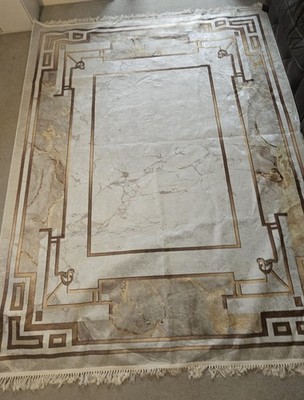 Schöner Teppich mit rutschfester Rückseite 200 cm x 240 cm beige. Maschinenwaschbar NEU