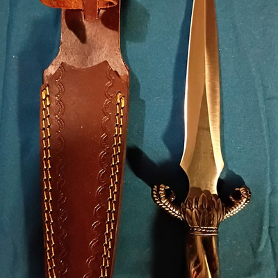 Double edged dagger with metal handle, eagle head pommel, claws hand guard