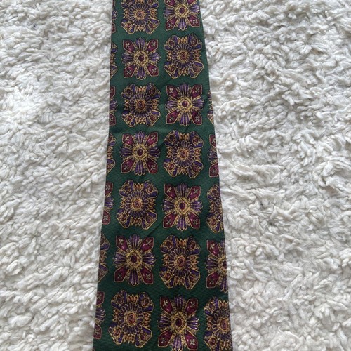 Chanel Green Silk Tie All Over Logo Pattern 9cm Wide Used - Picture 6 of 6