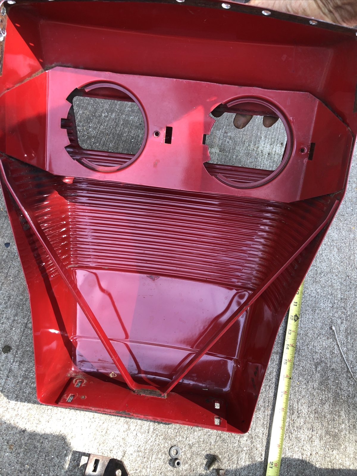 GRILL OF HOOD 520H WHEEL HORSE (PARTS ) (Cut Off Drill Holes See