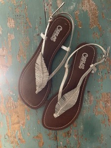 carlos santana leaf sandals