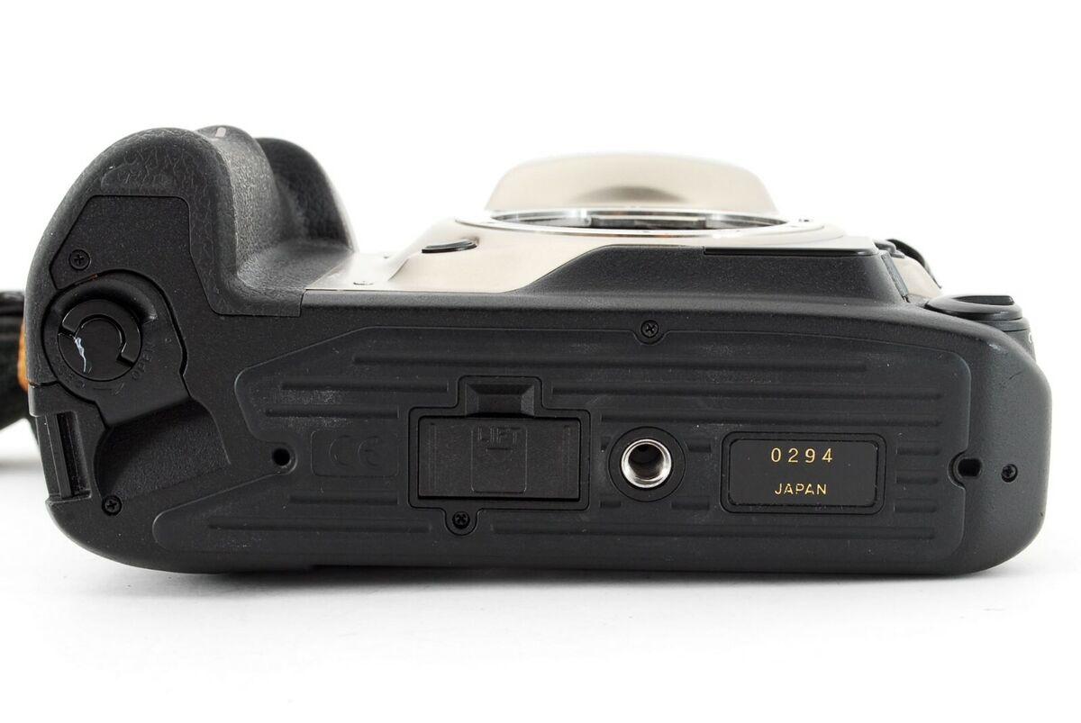 Minolta Maxxum Dynax Alpha 9 α9 a-9 Ti 35mm Film Camera Minolta Maxxum Dynax Alpha 9 α9 a-9 Ti 35mm Film Camera