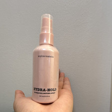 sophia+mabelle HYDRA-HOLD Hydrating Setting S...