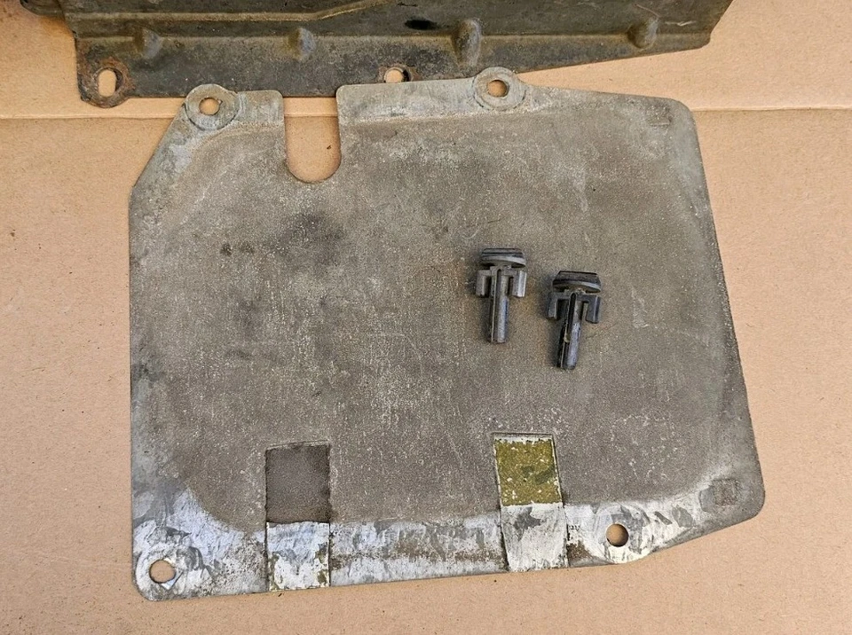 1976 Volvo 264 265 GL conjunto de lâmpada de farol redondo quádruplo / moldura - Imagem 2 de 4