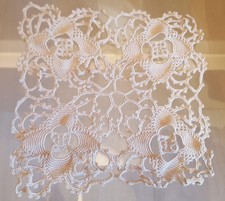 Centrino quadrato all'uncinetto