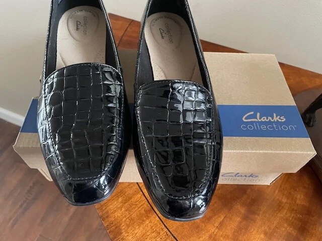 Mocassini Clarks Collection Juliet Lora Patent Croc neri da donna taglia 9 1 2 W