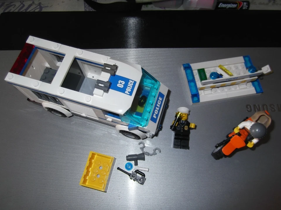 LEGO City 7286 Prisoner Transport, foto 1 di 4