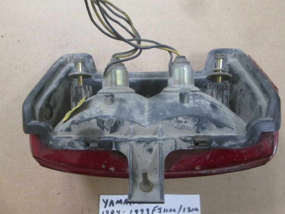 Conjunto de unidad de luz trasera Yamaha 1984-1993 FJ1100 FJ1200 47M-84710-60-00 PROBADO Foto 2 de 4