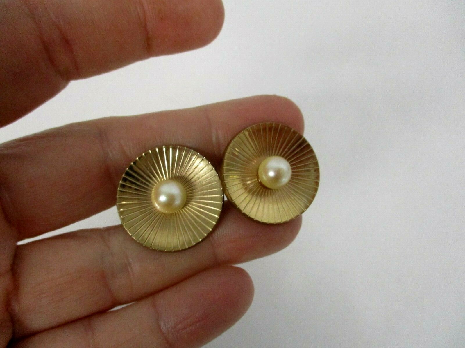 1960s SWANK 12K GOLD FILLED RADIANT DISC & PEARL CUFF… - Gem