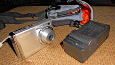 Sony Cybershot DSC-W80 7.2 MP Silver Digital Camera with Wall Charger/Works
