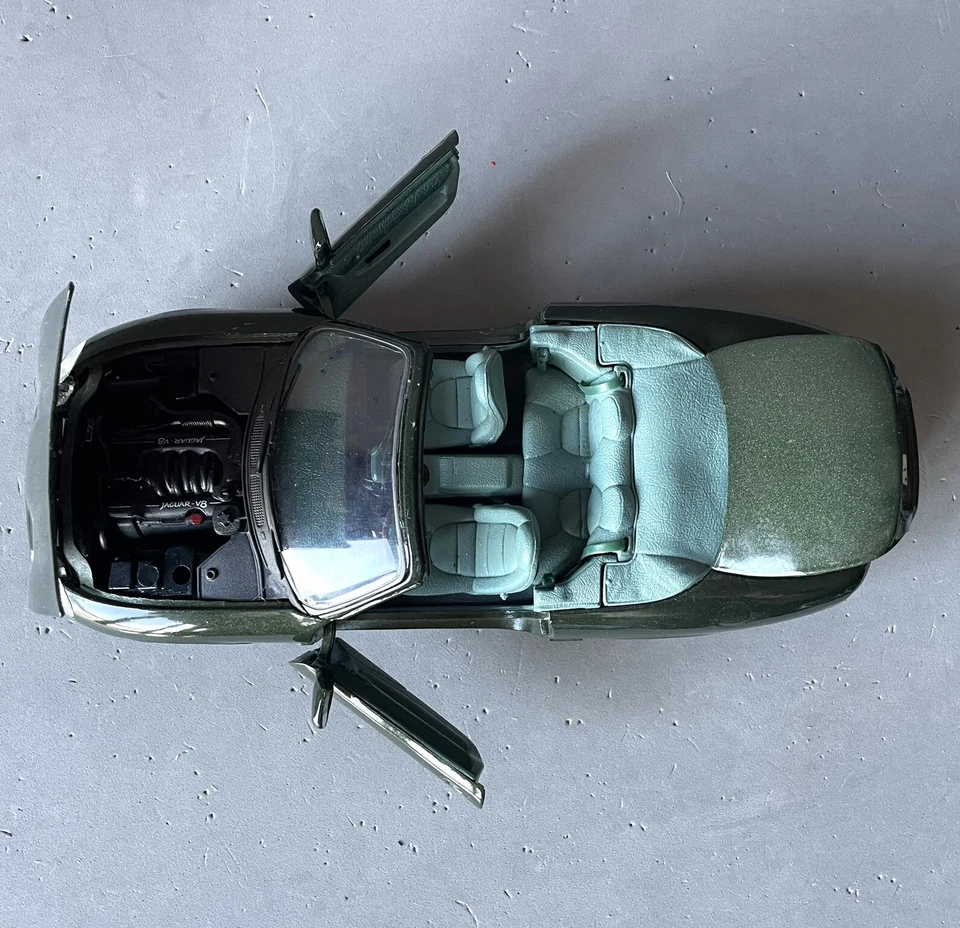 JAGUAR XK8 CABRIOLET MAISTO 1996 SCALA 1/18 - Immagine 3 di 4