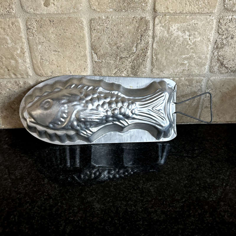 Aluminum Fish Jello Mold Cake Pan Vtg Hanging Baking Tin Dessert Wall Decor 50s