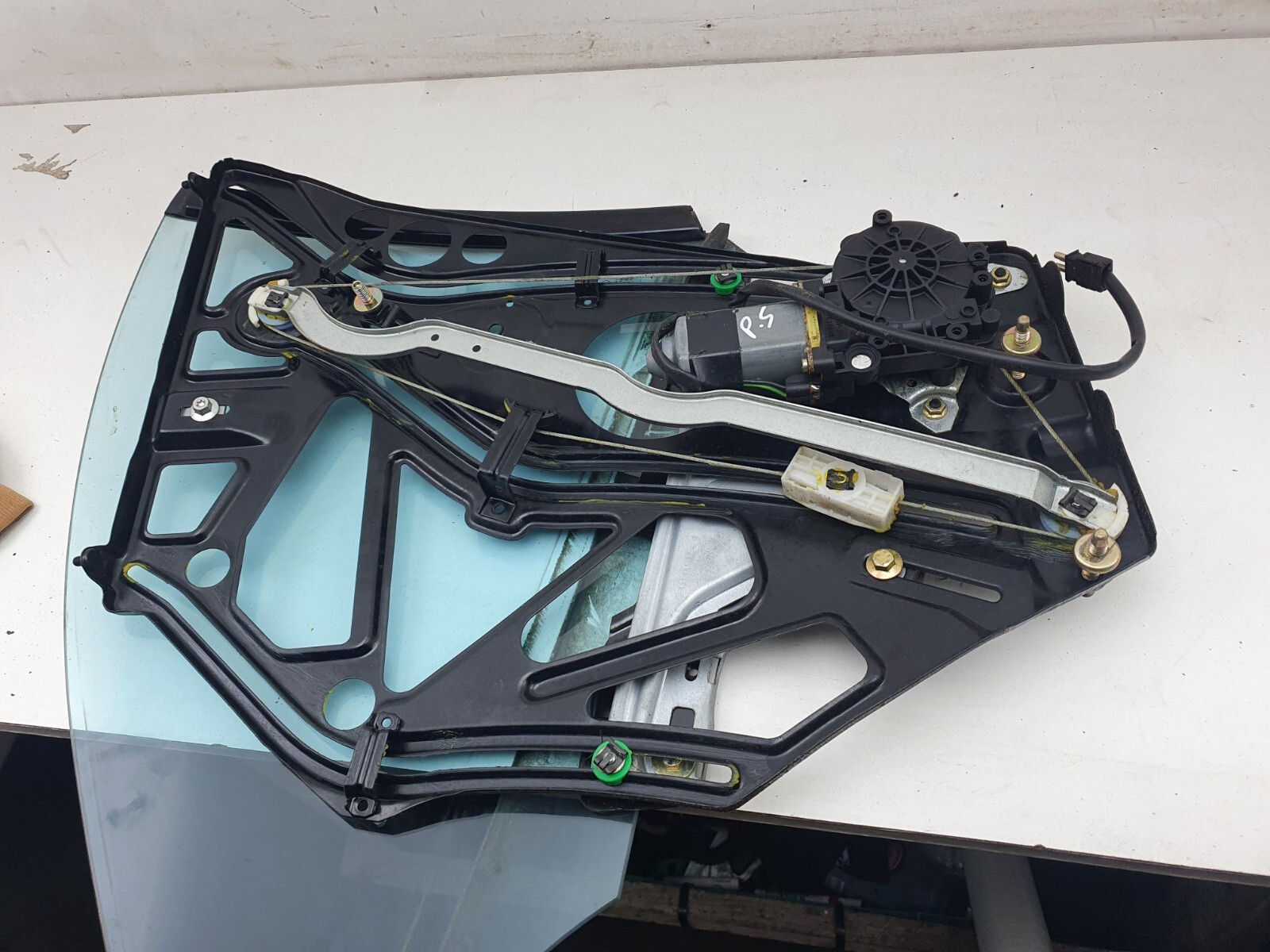 MERCEDES CLK WINDOW REGULATOR REAR PASSENGER SIDE CONVERTIBLE W208 1997