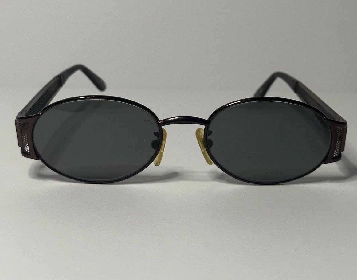Preços baixos em Óculos de Sol Vintage década de 1990 Fendi Oval
