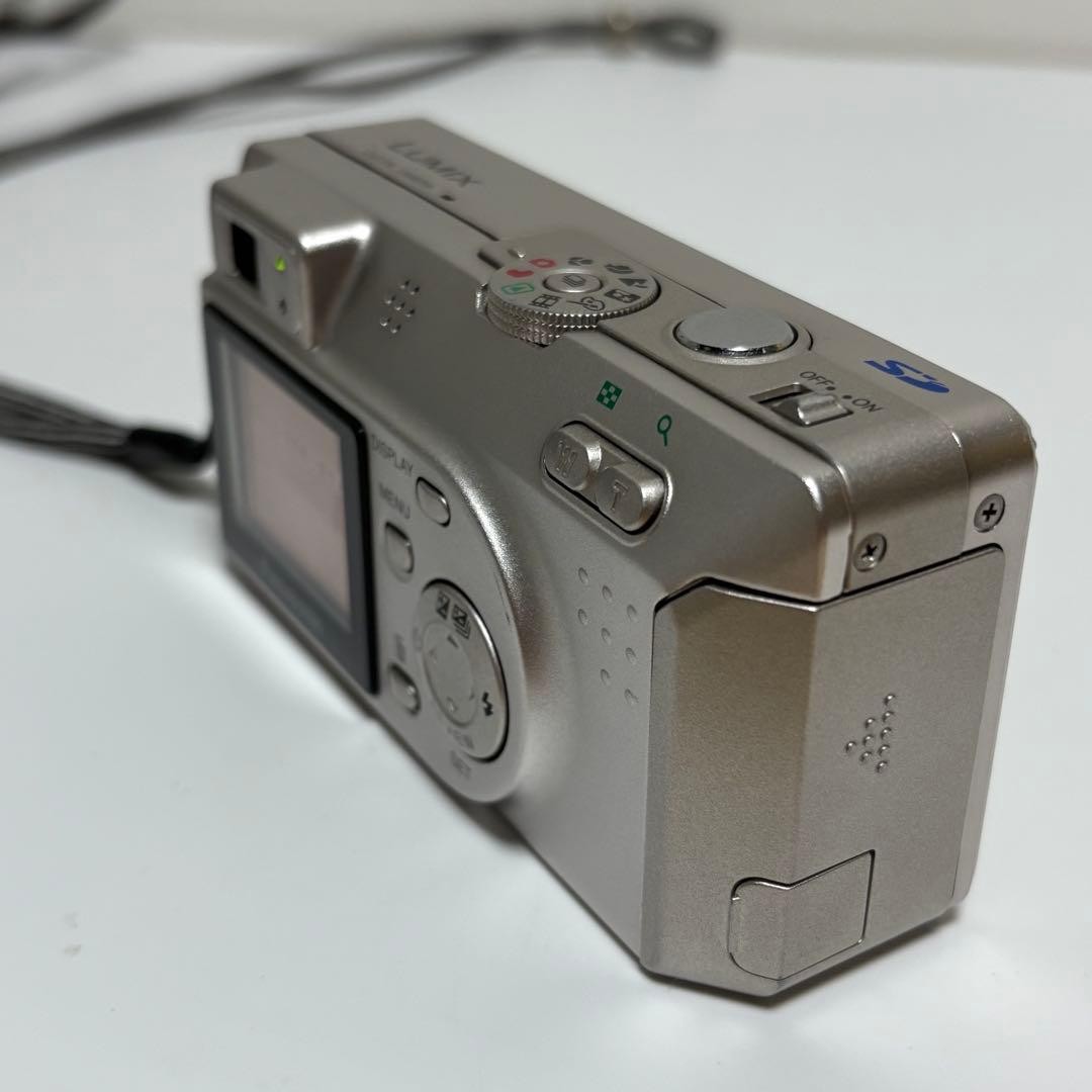 Panasonic LUMIX DMC-F1 Compact Digital Camera Tested Vintage Retro