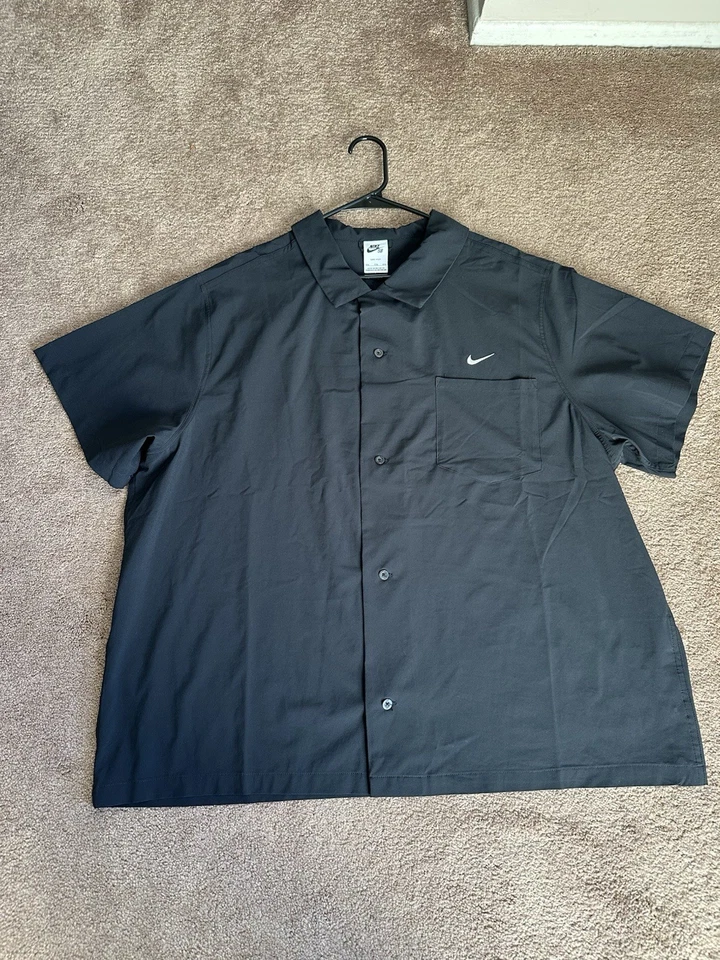 Camisa Nike SB manga corta con botones para hombre XXL negra  Foto 2 de 4