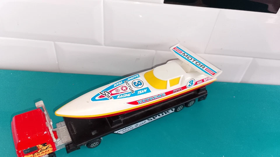 270725 miniature camion Majorette volvo 1/60 transport bateau fatal ocean course - Photo 3/4